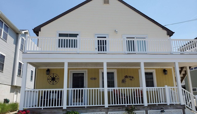3 BR 2 Bath with yard and porch 1 Block to Harbor and 10 Min. Walk to Boardwalk