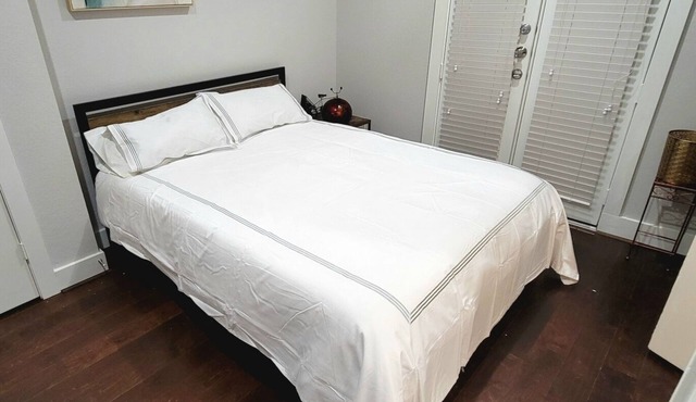 3 BR 2200 sq ft Downtown gated luxury town home adjacent to listing 1062023