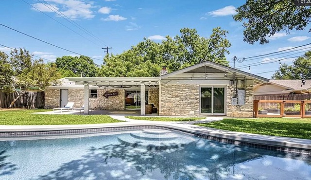 3 BR / 2BA w/ POOL - centrally located.
