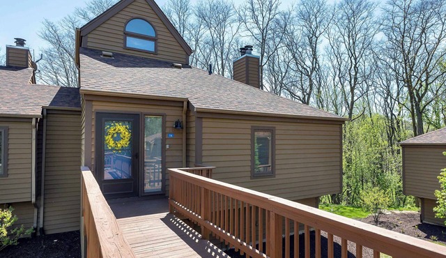3 BR 3 BA Getaway - Galena Territory & Owners' Club Privileges
