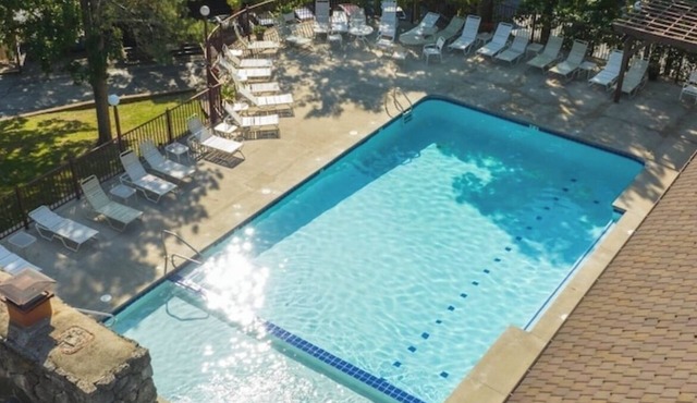 3 BR, 3 BA Roomy Lake Front Condo, Knolls Resort. Both Indoor & Outdoor Pools