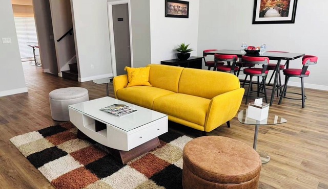 3 BR. 3BA. IMMACULATE TOWNHOME IN DRAPER
