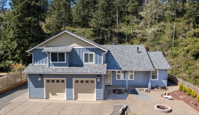 3 BR/3BA vacation home- minutes from the beach!