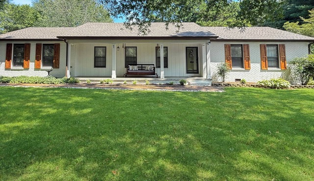 3-BR 8 Guests Modern Ranch on 1/2 acre