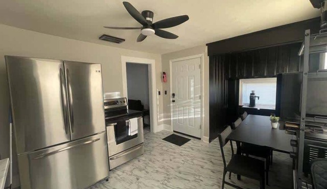 3 BR Apartment Near Wesleyan 201