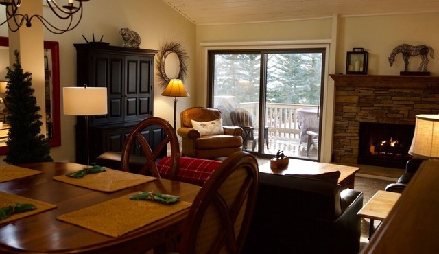 3 BR/BA End Unit, Lg Decks, Views