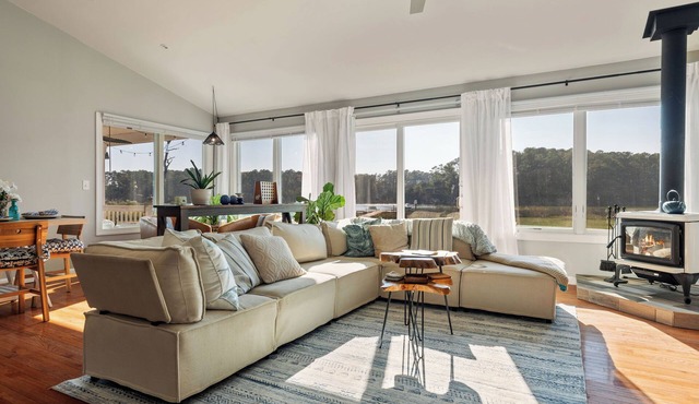 3 BR Bay Home w Private Dock & all the Amenities