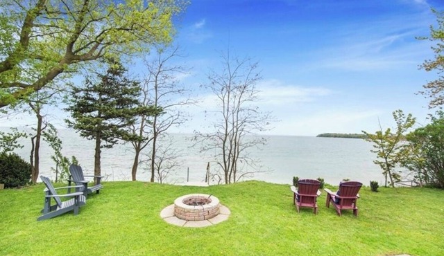 3 BR Beachfront Lake Erie/Dogs Welcome/1 HR from Hamilton & Niagara