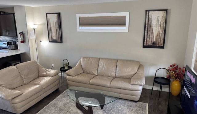 3 BR | Bonus RM | King Bed | Garage | Near Airport