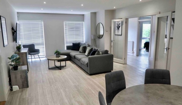 3 BR Bungalow close to Peak District with Garden