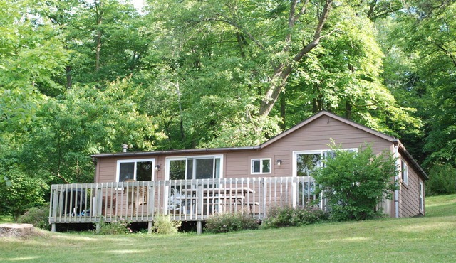 3 BR Cabin Surrounded by Pines on Fishing/Swimming Lake