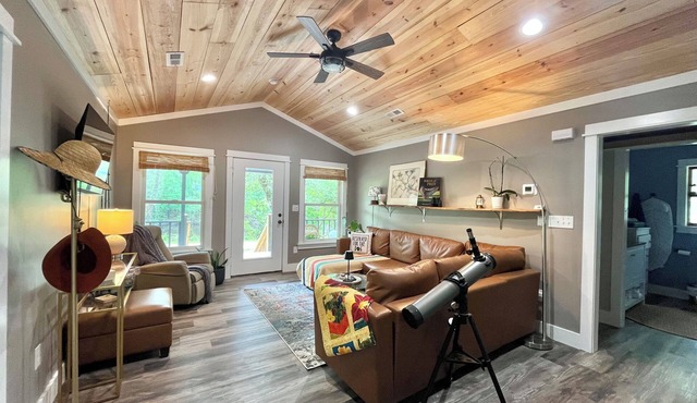 3-br cabin with Private Dock on the River, covered porch and large back deck