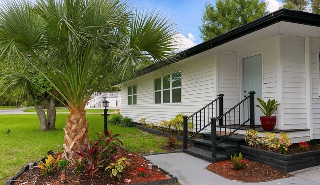 3 BR Charming cozy coastal house🐬minutes away from Siesta Key & Venice beach