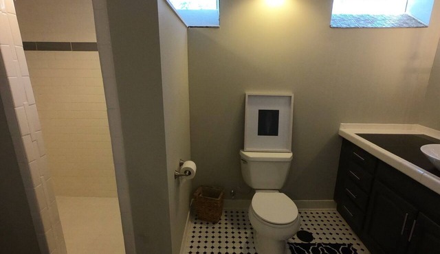 3-BR Clean, comfortable, walk to Big House & more