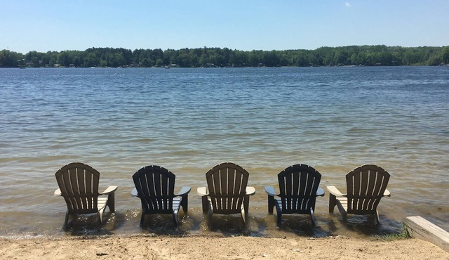 3 Br~ Cottage On Pretty Lake ~ Great Getaway & Family Vacation!