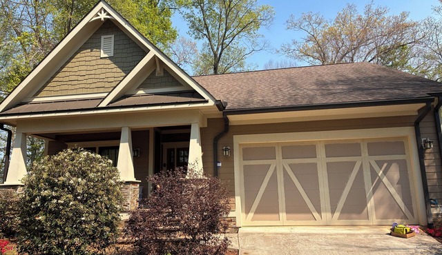 3-BR Craftsman house on the Ocoee River - Large Backyard to relax with puppies!