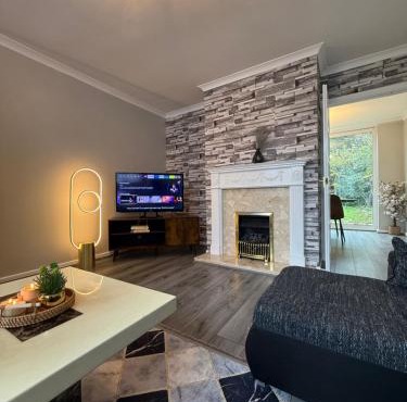 3 BR Family & Contractors Near NEC & Bhm Airport Parking 3