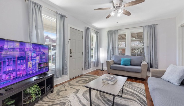 3 BR Hillcrest Home with Fully Fenced Backyard