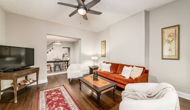 3 BR Home- Close to Everything