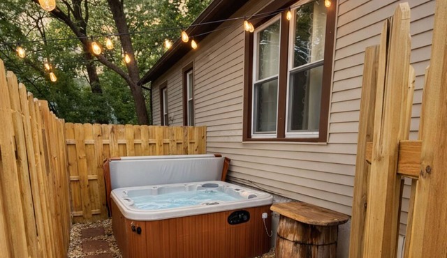 3 BR Home near DT Woodstock Square with Hot Tub & Arcade Games!