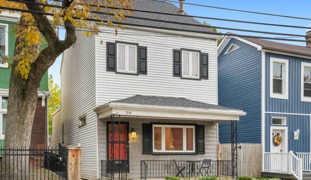 3 BR home|Steps from Walnut Street w/Free parking!