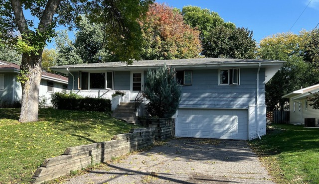 3 BR house in adorable Excelsior for rent, short term or long. Walk to Water St.