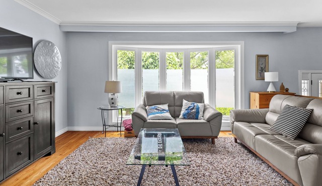 3 BR House in Picturesque Neighbourhood