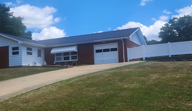 3 BR house in Punxsutawney. 1 mile from Gobblers knob,one mile from downtown