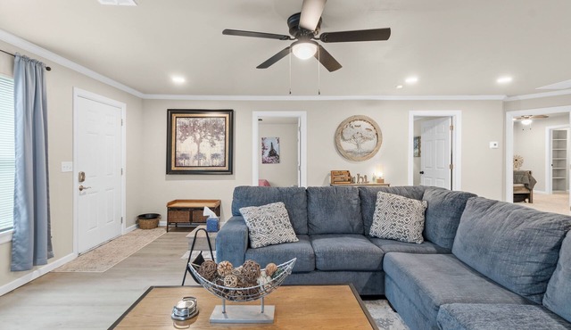 3 BR house on the historic black and gold park with splash pad in back yard a