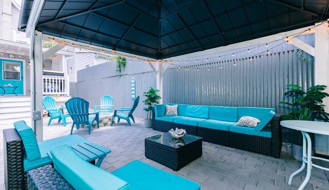 3-BR house walk to beach, shopping, bars, NYC train. 6-beach passes & 4-bikes.