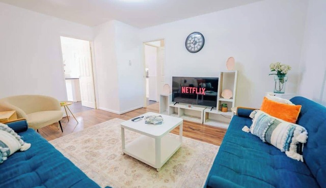 3 BR House with Free Parking, Garden & Fast WiFi