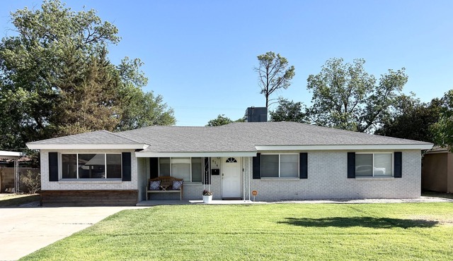 3 BR House with HUGE fenced Yard