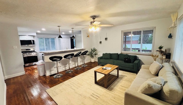 3 BR House with pool Near Kennywood, Restaurants, Golf, Pittsburgh