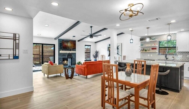 3 BR, King Beds, Free Parking - Sunset Serenity