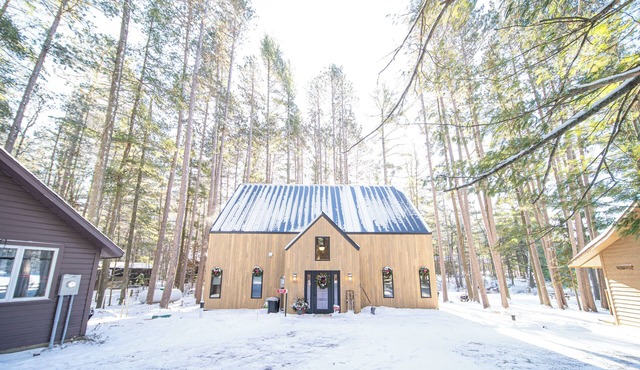 3 BR l Lakefront Cabin l Skiing I Snowmobiling