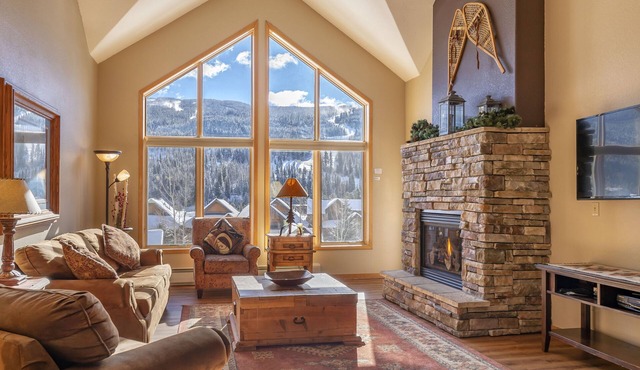 3 BR + Loft BR/4 BA Top Floor Condo with Mile-Wide Ski Run View; 8 separate beds