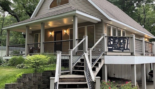 3 BR + loft ~ sleep 13 ~ AC ~ WIFI ~ Firepit ~ King Bed ~ EV-RV Outlet ~ 3 Level