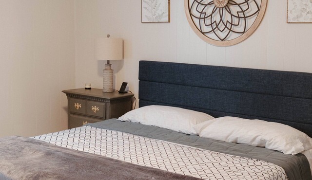 3 BR Modern Tacoma Apartment Home