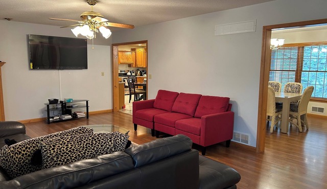 3 BR Mountain Rambler Home - Abundance of Wildlife and Waterways: Railway origin