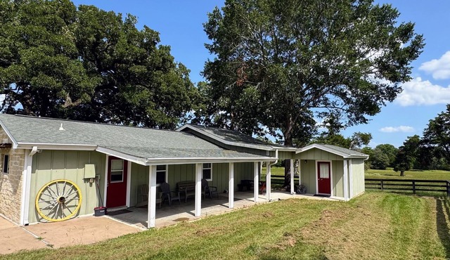 3-Br Nature Oasis in rolling hills of Burton, 15 minutes from Round Top