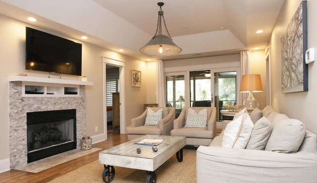 3 Br New Featured Renovation! Resort Privileges (pool, etc), very close to Ocean