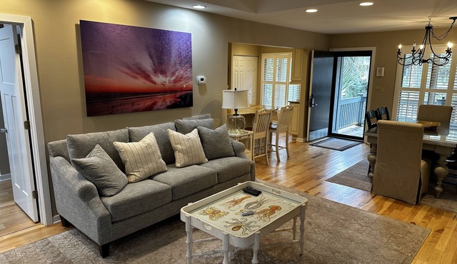 3 Br New Renovation! Resort Privileges (pool, etc), very close to Ocean