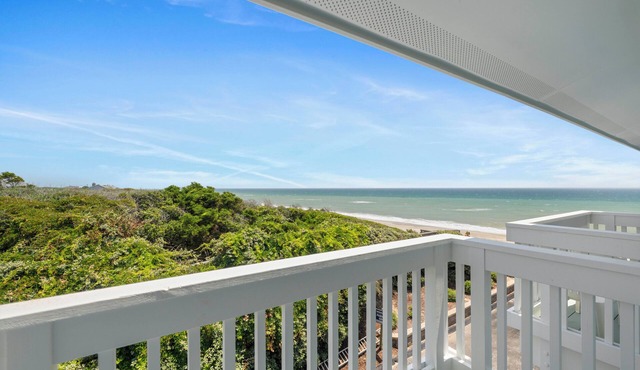 3 BR Oceanfront Townhome - Remodeled Kitchen & Baths, Views Pool WiFi