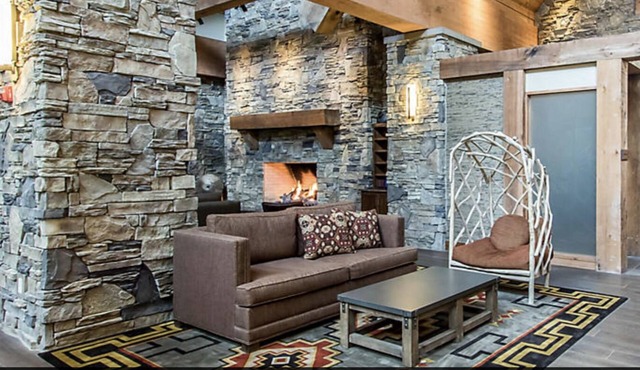 3 BR Presidential Suite, Lakeside Private Resort, Hollister MO