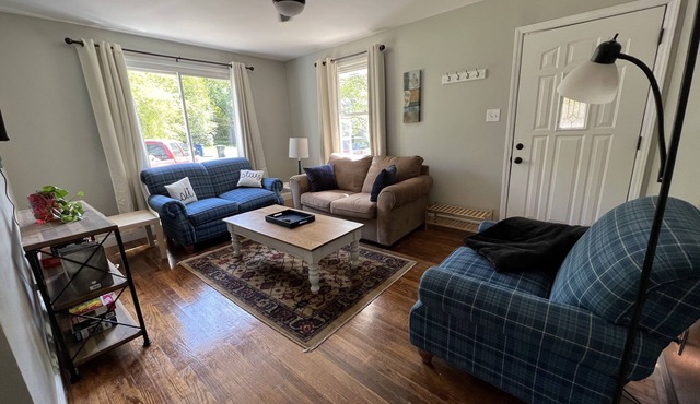 3 BR renovated home, near downtown Raleigh, privacy fenced backyard!