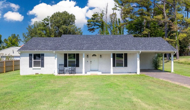 3-BR Retreat, Hot Tub, EV, close to Blue Oval City
