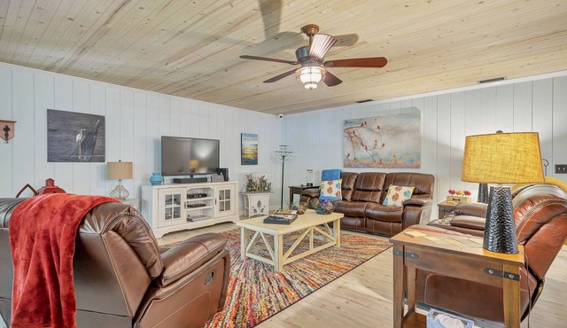 3 BR Stilt Home Woodsy Old Homosassa Kayaks included River Access Small Boats