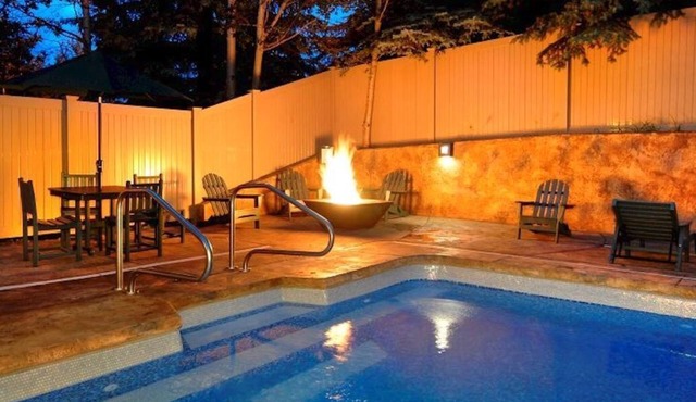 3 BR suite located less than 1 mile from Beaver Creek with free shuttle service!