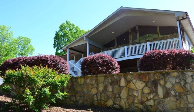 3 BR "The Terrace" DOGS go FREE-NO STAIRS