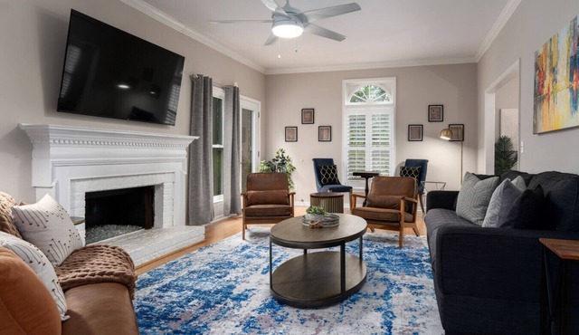 3 BR Townhouse w 2 car garage